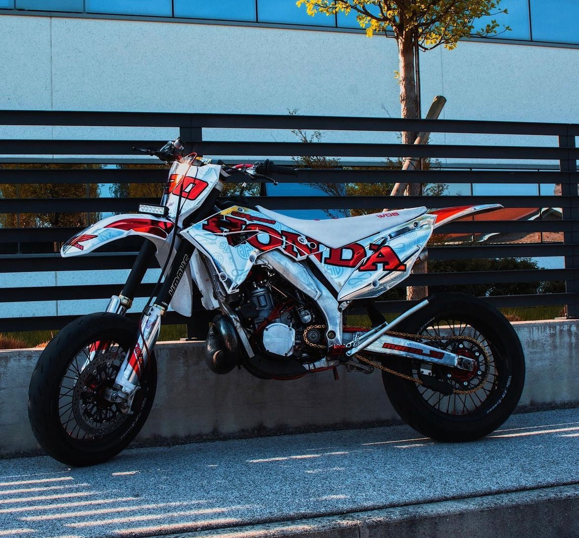 GRAFICA MOTO 100% PERSONALIZZATA